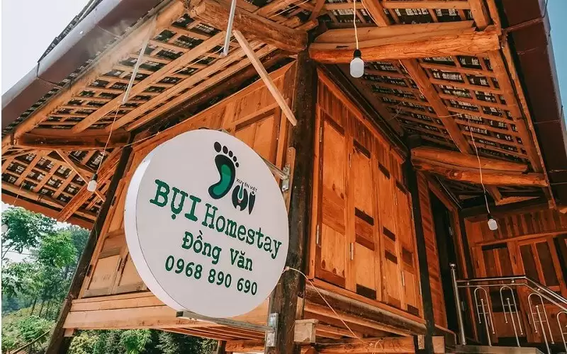 Bạn có thể thuê khách sạn hoặc homestay, nhà nghỉ khi đến du lịch Lũng Cú