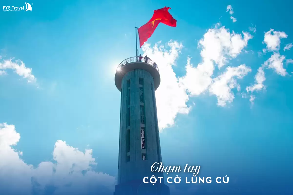 Thăm quan cột cờ Lũng Cú – Dấu ấn thiêng liêng nơi địa đầu Tổ Quốc (Ảnh: PYS Travel)