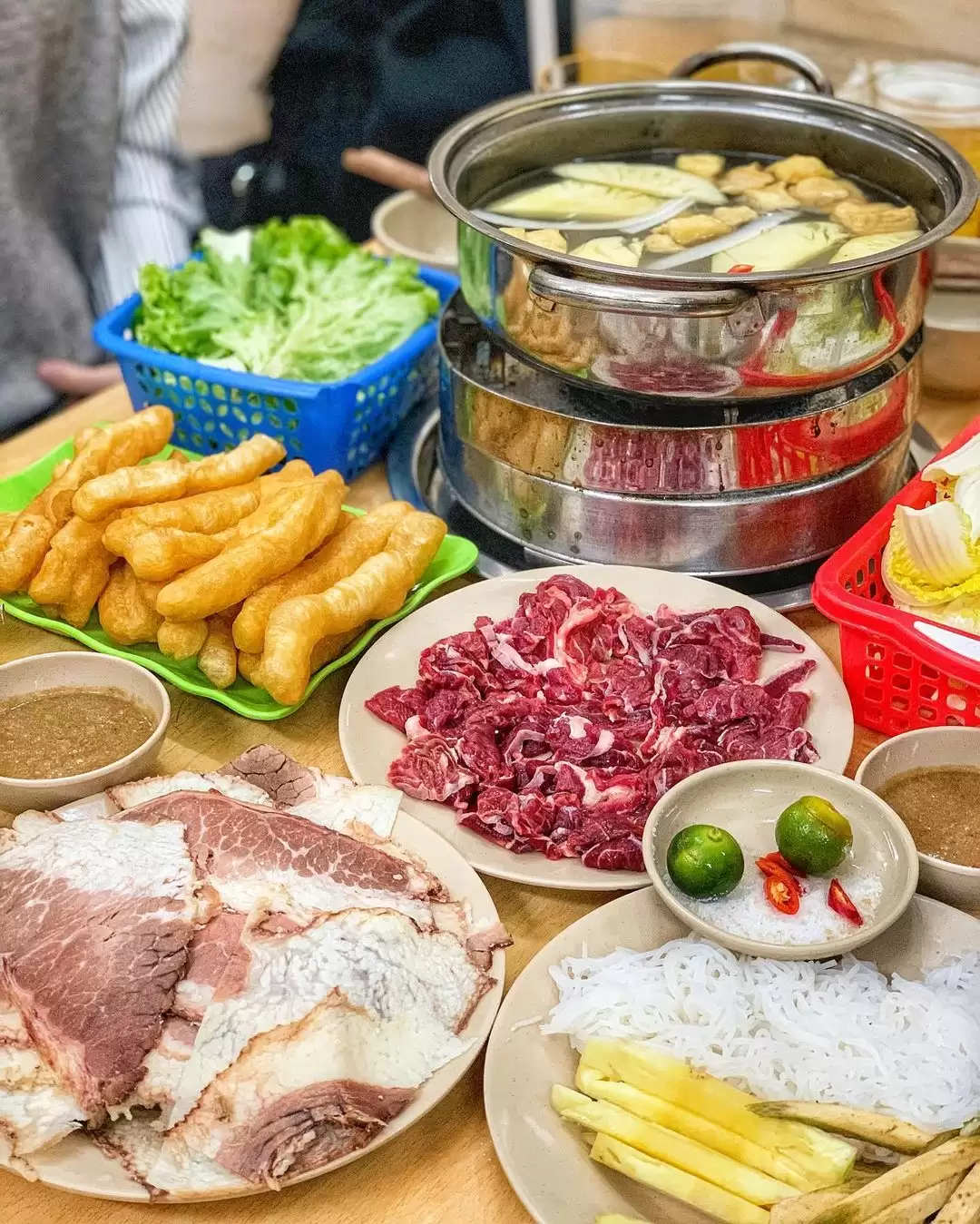 Lẩu bò nhúng dấm Hà Nội 999