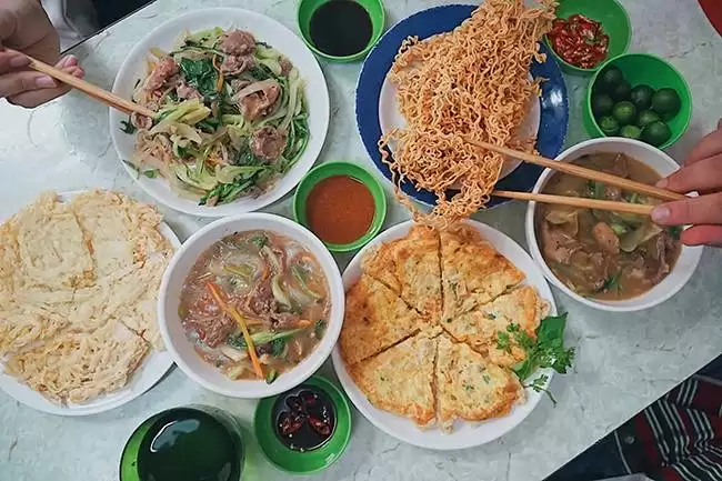 Phở chiên giòn - đặc sản về đêm Hà Nội